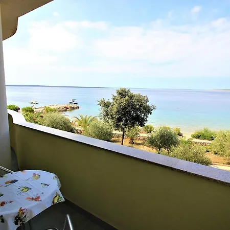 Apartamento Lovely In With House Sea View Mandre
